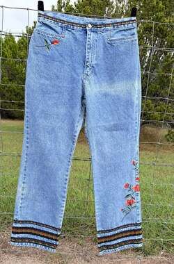 VNTG Bill Blass 1990’s Embroidered Light Wash Women’s Jeans